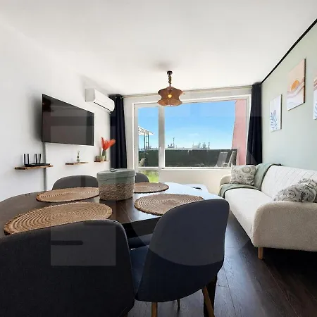 1br Rooftop Cityscape Apartment *