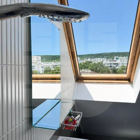 1br Rooftop Cityscape *